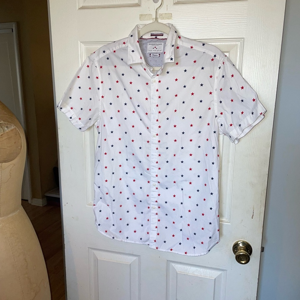 Short sleeved fun stars top. Denim & Flower by Ricky Singh size M